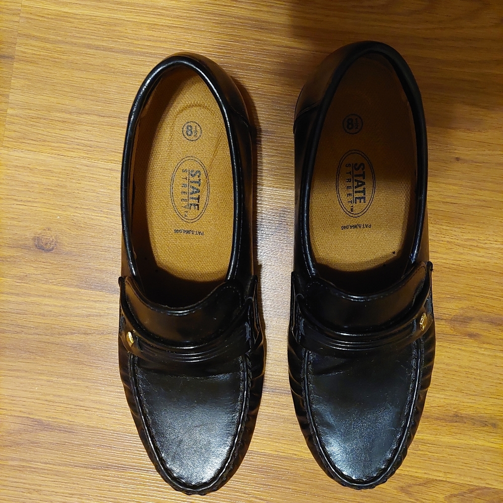 Very nice like new men's dress shoes
